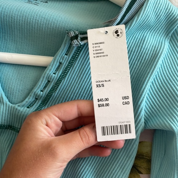 Urban outfitters long sleeve out from under blue stich crop top - Picture 2 of 4